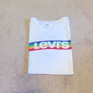 Levi’s t shirt